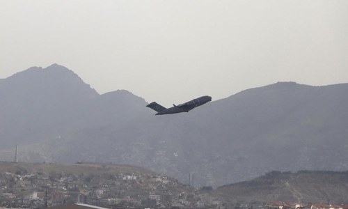 امریکی انخلا مکمل طالبان نے کابل ائیر پورٹ کا کنٹرول سنبھال لیا، طالبان کا جشن