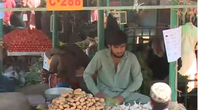 سستے ہفتہ وار بازار بھی مہنگے، سبزی اور پھل کی قیمتیں آسمان سے باتیں کرنے لگی
