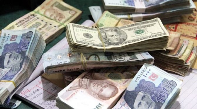 پاکستانی روپے کے مقابلے میں امریکی ڈالر مزید سستا ہوگیا