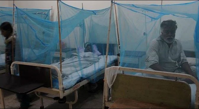 پنجاب میں ڈینگی کی تشویشناک صورتحال ، 3 بڑے اسپتالوں میں مریضوں کے لیے جگہ ختم
