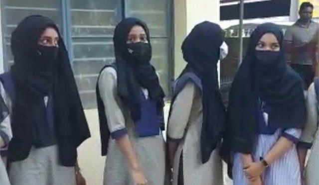 بھارت میں وزیر تعلیم نے حجاب کو ڈسپلن کی خلاف ورزی قرار دے دیا