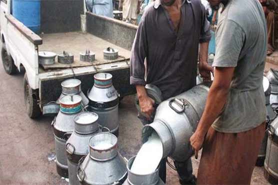 کراچی میں من مانے نرخوں پر دودھ سمیت اشیا کی فروخت، شہریوں کی دہائیاں