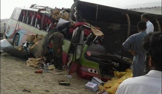 ڈی آئی خان میں تبلیغی جماعت کی گاڑی کو حادثہ، 4 افراد جاں بحق اور 19 زخمی