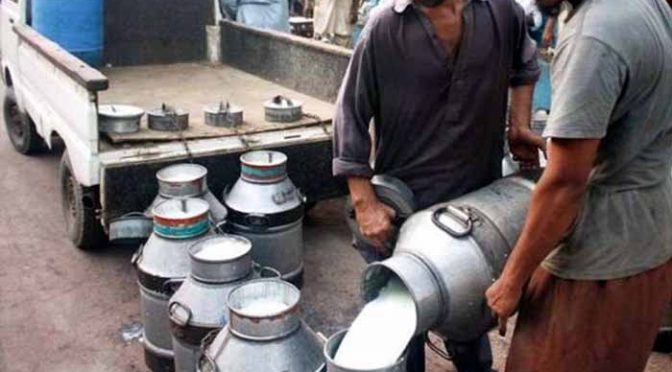 کراچی: دودھ کی قیمتیں کنٹرول کرنے کیلئے ڈپٹی کمشنرز کو ہدایات جاری