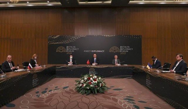 روس اور یوکرین کے درمیان اعلیٰ سطح کے مذاکرات ترکی میں شروع