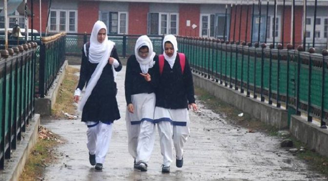 مسلم مخالف سازش، بھارت کے بعد مقبوضہ کشمیر میں بھی حجاب پر پابندی عائد