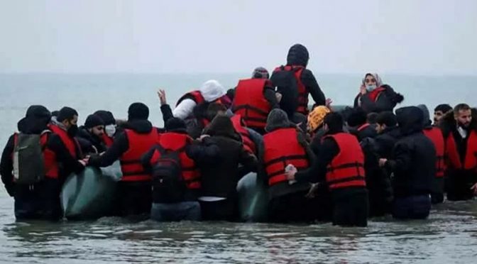 لبنان:60افراد کو لے جانے والی کشتی ڈوب گئی، ریڈ کراس