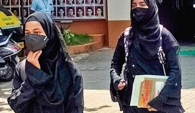 کرناٹک میں باحجاب طالبات کو پھر امتحان دینے سے روک دیا گیا