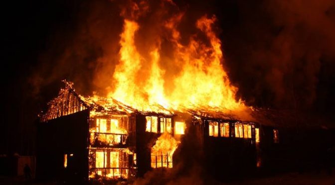 ملازمہ نے چوری کے ثبوت مٹانے کیلیے گھر کو ہی آگ لگادی