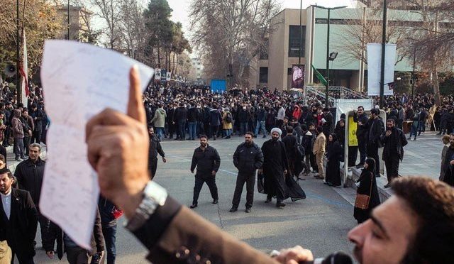 ایران: مہنگائی کیخلاف مظاہروں نے تہران سمیت 6 صوبوں کو لپیٹ میں لے لیا