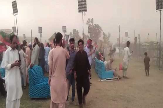 تحریک انصاف کا کوہاٹ میں جلسہ: آندھی اور طوفان سے تیاریاں متاثر