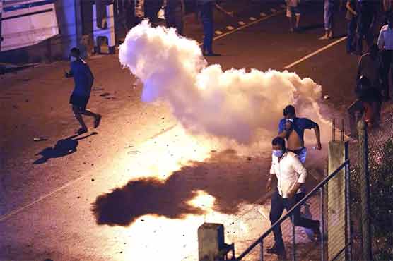 سری لنکا : احتجاج کرنے والے طلبا پر پولیس کی شیلنگ، واٹرکینن کا بھی بھرپور استعمال
