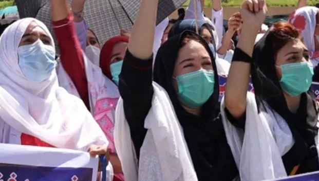 پشاور: نرسز اور حکومت کے مذاکرات کامیاب، احتجاج ختم