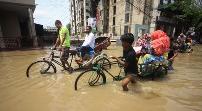 بنگلہ دیش اور بھارت میں سیلاب، 62 افراد ہلاک، لاکھوں بے گھر