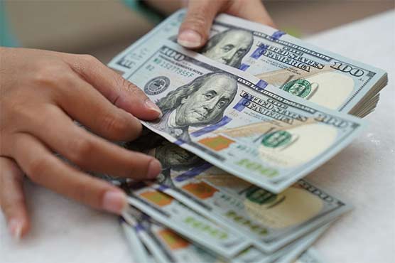 پاکستانی کرنسی کی بے قدری، امریکی ڈالر مزید مہنگا، 212 روپے تک جا پہنچا