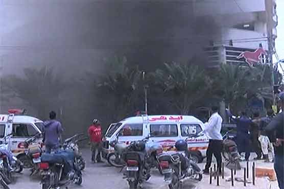 کراچی : جیل چورنگی کے قریب سپر سٹور میں آتشزدگی، ایک شخص زخمی