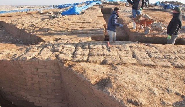 عراق میں زیرِ آب چھپا 3400 سال پرانا شہر خشک سالی میں ظاہر ہوگیا