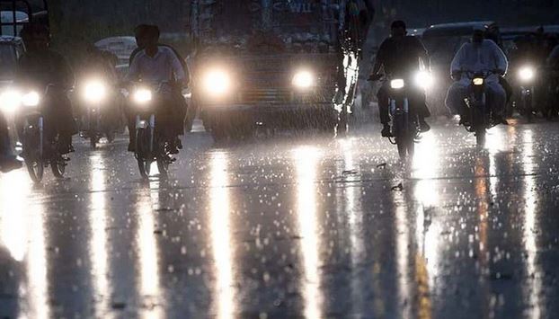 کراچی: سیلابی ریلہ گزرنے کے بعد سپر ہائی وے ٹریفک کیلئے بحال