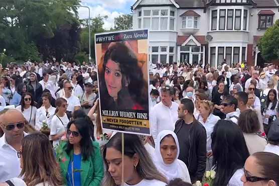 لندن میں پاکستانی نژاد خاتون کے زیادتی پر مزاحمت کے دوران قتل کیخلاف مظاہرہ