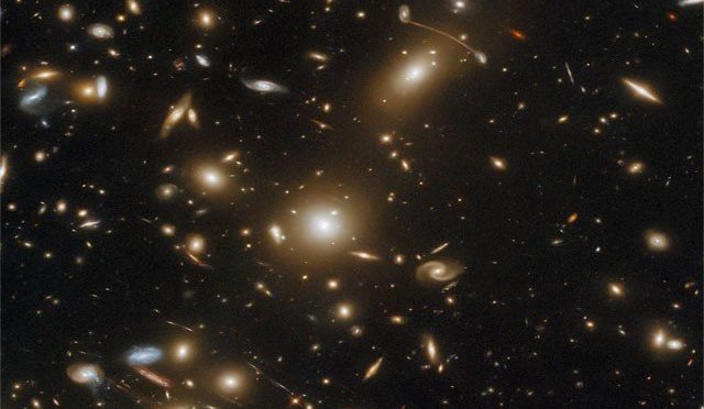 اربوں نوری سال کے فاصلے پر موجود کہکشاؤں کی تصاویر عکس بند