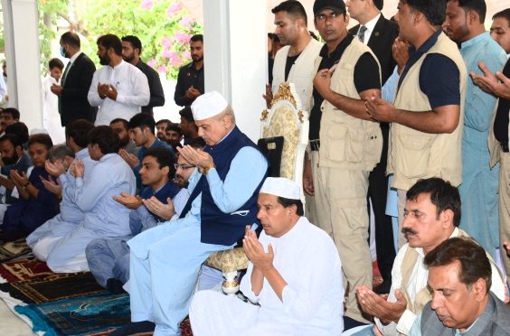 وزیراعظم شہباز شریف نے جاتی عمرہ رائے ونڈ میں عید کی نماز ادا کی