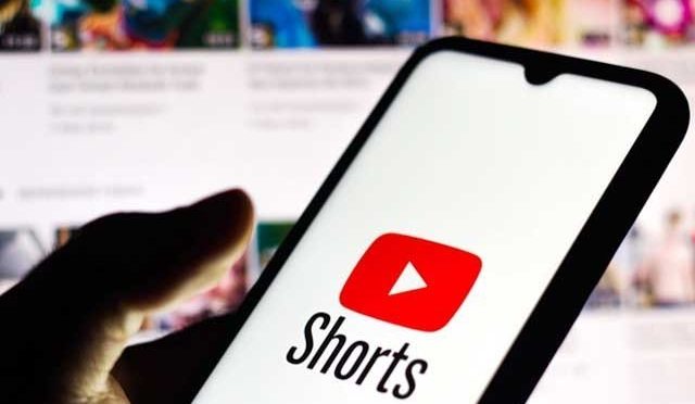 یوٹیوب نے طویل ویڈیو کو ’شارٹس‘ میں بدلنے کا ٹول پیش کردیا