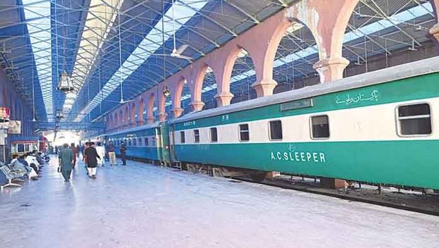 پاکستان کے 5 بڑے ریلوے اسٹیشنز کو جدید خطوط پر استوار کرنے کا فیصلہ