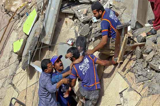 کراچی میں عمارت گر گئی، ماں بیٹی جاں بحق، 3 افراد زخمی