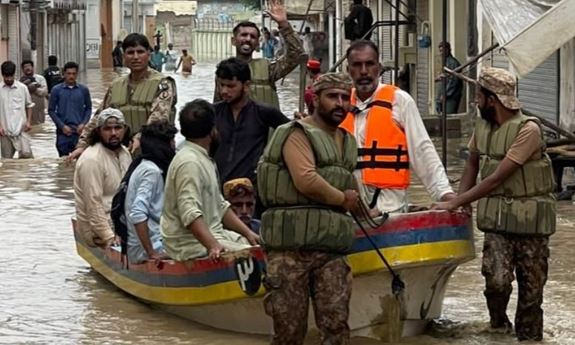 سیلاب متاثرہ علاقوں میں ریلیف اینڈ ریسکیو آپریشن تیز، عالمی امداد کی فراہمی جاری