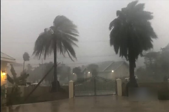 ویتنام: سمندری طوفان ’’نورو‘‘ نے تباہی مچا دی، سکول، دکانیں اور ایئرپورٹس بند