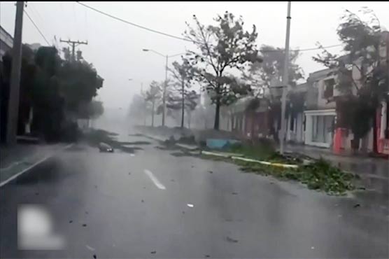 فلوریڈا: طوفان سے معمولات زندگی تباہ، ایمرجنسی نافذ، سکول اور ایئرپورٹس بند