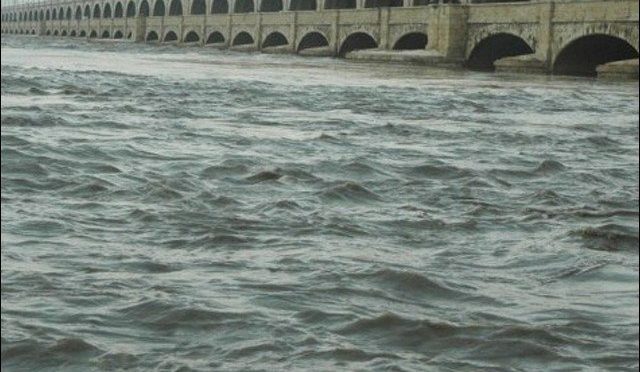 دریائے سندھ میں اونچے درجے کا سیلاب، ہزاروں افراد پھنس گئے، سیکڑوں دیہات کا زمینی رابطہ منقطع