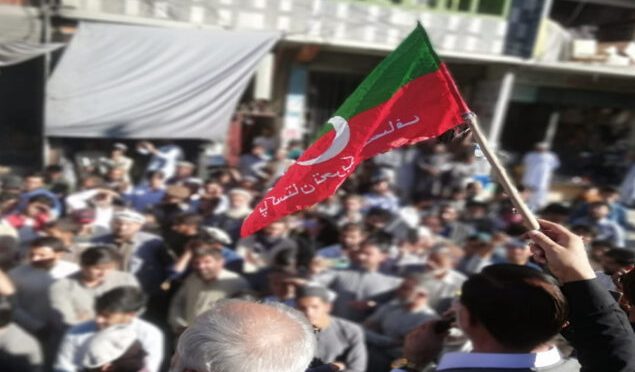 عمران خان نااہل، ملک بھر میں پی ٹی آئی کارکنان کا احتجاج