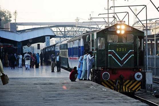 سندھ کا ریلوے ٹریک ناقابل استعمال قرار، 20 اکتوبر تک ٹرینوں کی بکنگ روک دی گئی