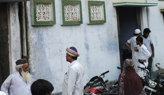 مودی سرکار نے کھلی چھوٹ دیدی، ہندو انتہا پسندوں کا ایک اور مسجد پر دھاوا