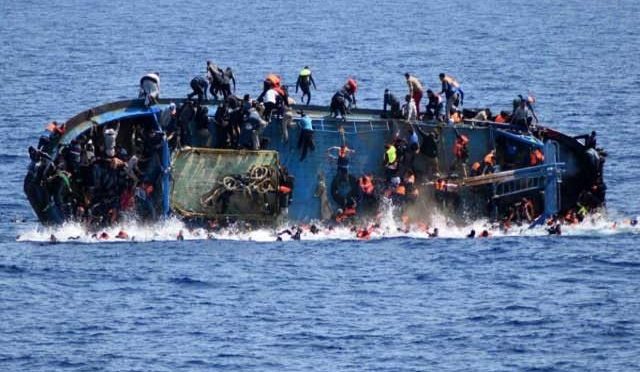 یونان کے قریب مہاجرین کی کشتی الٹنے سے 16 خواتین سمیت 18 افراد ہلاک