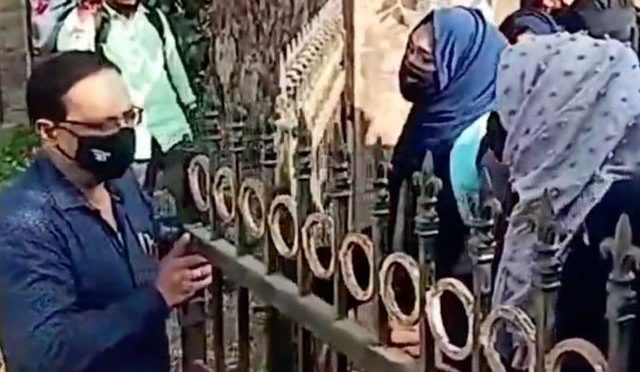 بھارت؛ مسلم طالبہ کو حجاب نہ اتارنے پر امتحان گاہ سے نکال دیا گیا