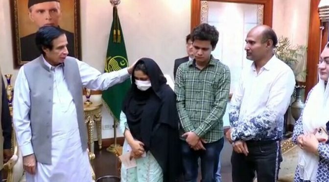 وزیراعلیٰ پنجاب کا شہید صحافی صدف نعیم کے خاوند اور بیٹی کو سرکاری ملازمت دینے کااعلان
