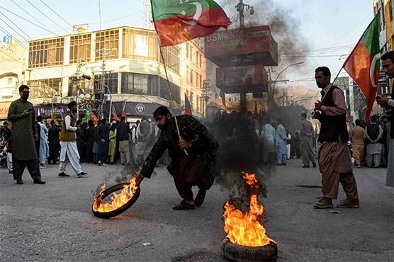 راولپنڈی: پی ٹی آئی کا دھرنا آج بھی جاری، تعلیمی ادارے اور ٹرانسپورٹ بند