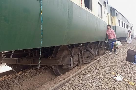 فیصل آباد: سکھ یاتریوں کی سپیشل ٹرین کی 6 بوگیاں پٹڑی سے اتر گئیں، یاتری زخمی