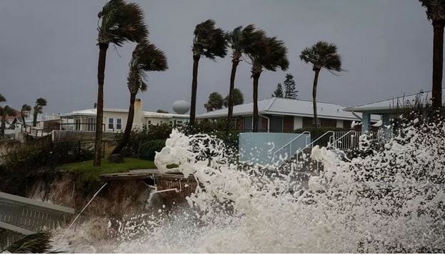 فلوریڈا میں سمندری طوفان ’ نکول ‘سے تباہی، لاکھوں گھر اور دفاتر بجلی سے محروم
