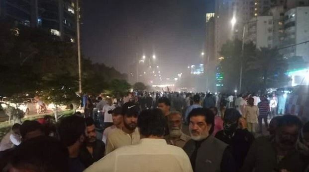 عمران خان پر حملہ:کراچی میں ہونیوالے احتجاج ختم ہونا شروع، راستے بحال