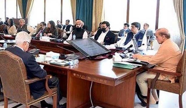 عمران خان پر حملہ اور وزیراعظم پر الزامات؛ شہباز شریف نے اہم اجلاس طلب کرلیا