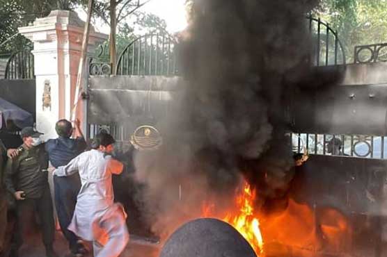 عمران خان پر قاتلانہ حملہ، کارکن سڑکوں پر نکل آئے، پولیس کیساتھ تصادم