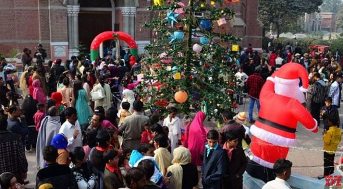 دنیا بھر کی طرح پاکستان میں بھی مسیحی برادری آج کرسمس کا تہوار منا رہی ہے