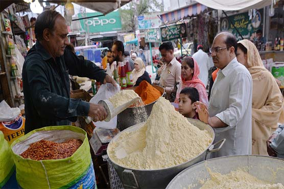پنجاب میں آٹے کا بحران، لاہور میں فی کلو قیمت 140 روپے تک جا پہنچی