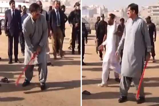 وزیراعلیٰ سندھ کا ملیر ایکسپریس وے کا دورہ، ترقیاتی کاموں کا جائزہ لیا، کرکٹ بھی کھیلی