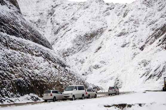 ملک میں آج سے مزید بارشوں اور پہاڑوں پر برفباری کاامکان