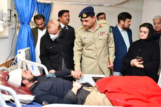 وزیر اعظم شہباز شریف اور آرمی چیف جنرل عاصم منیر کی ہسپتال میں زخمیوں کی عیادت