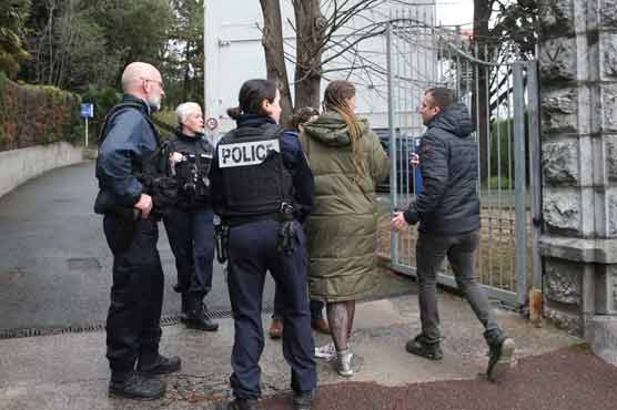 فرانس : لیکچرکے دوران طالبعلم نے چاقو کے وار سے خاتون ٹیچرکوقتل کردیا